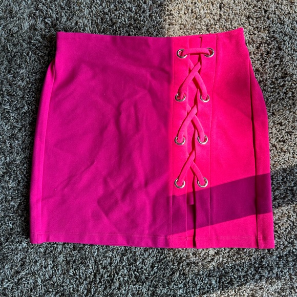 Pink mini skirt - Picture 1 of 2